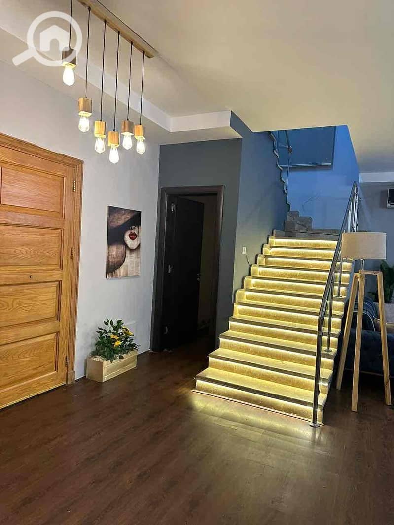 4 cdee502b-598e-484b-8a26-5d04c3c8cda2. jpg