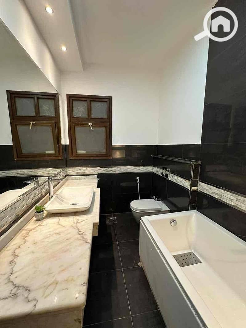 8 da398ab4-744a-4a48-b27a-6020a780aadc. jpg