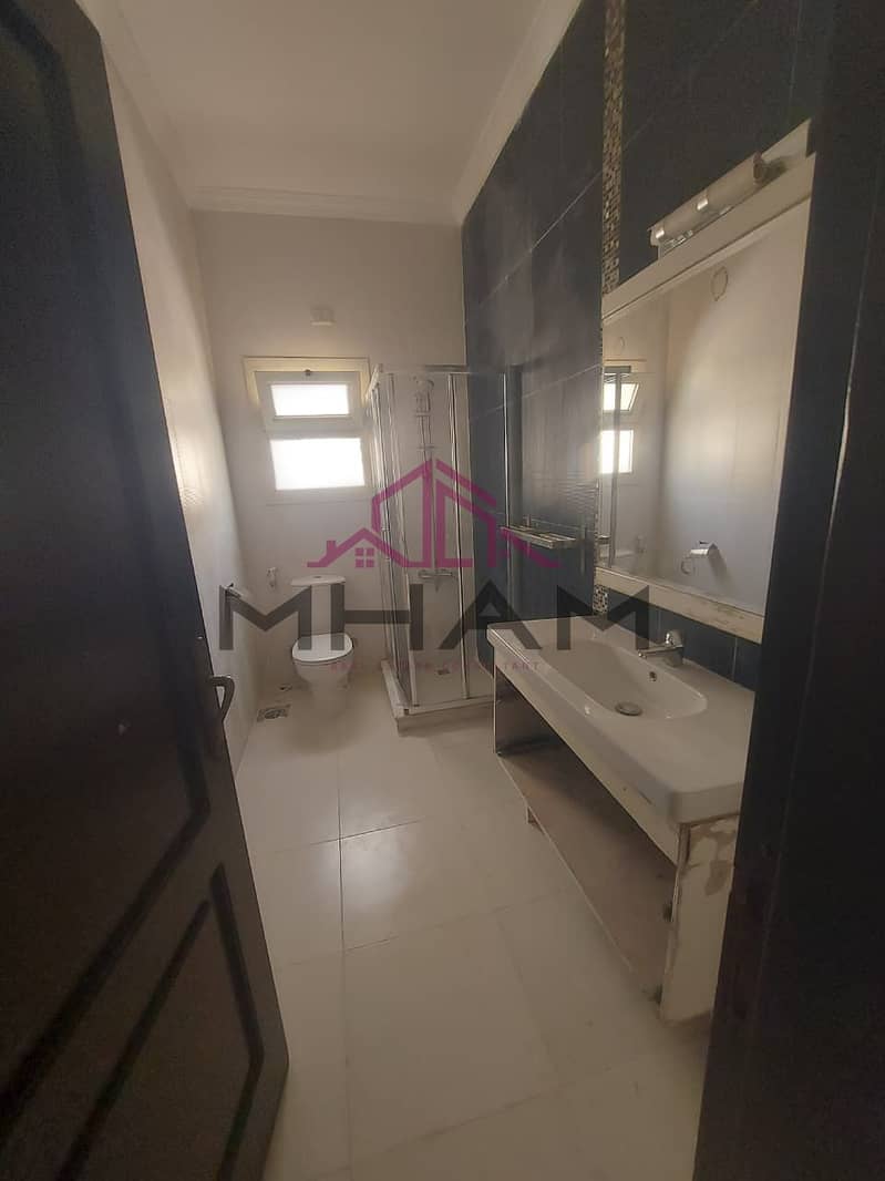 11 photo_5814467085868927943_y. jpeg