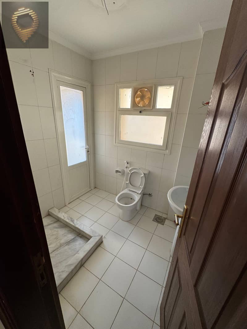 18 WhatsApp Image 2025-10-25 at 18.58. 54_3fa5b343. jpg