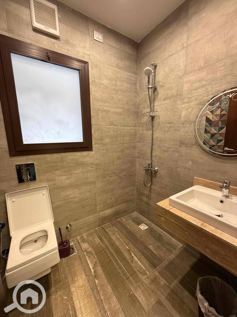 12 5778e248-b6bb-4b14-b4f7-592a9c7b1943. jpg