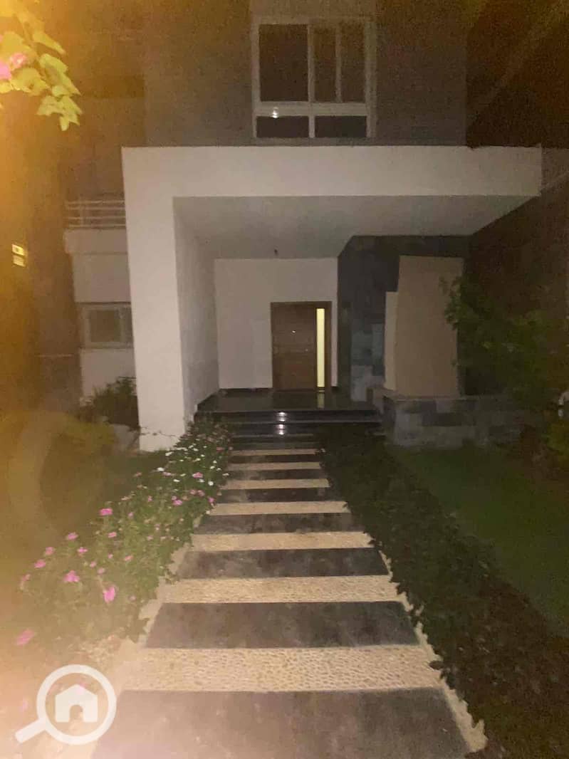 10 2cb0632f-2e68-4d6e-90ae-b00ce2b779b0. jpg