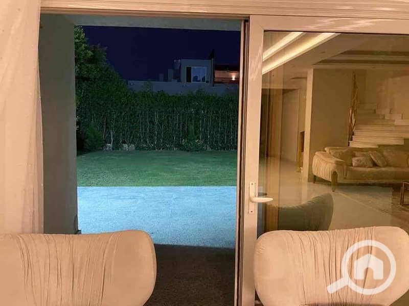 11 ae418207-1b19-45ae-b574-6c381a365c88. jpg