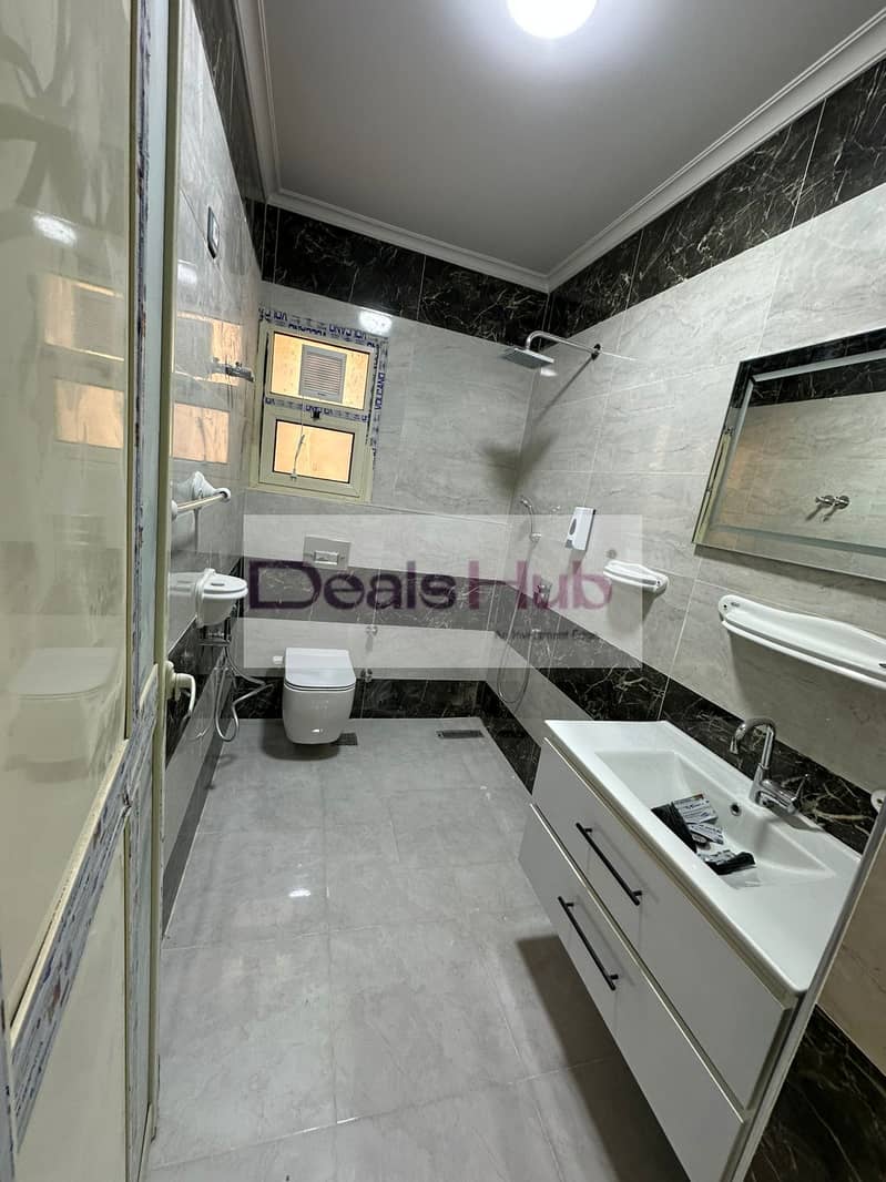 21 e84b51f4-e8ad-4f68-8c95-0e8ccae04712. jpg