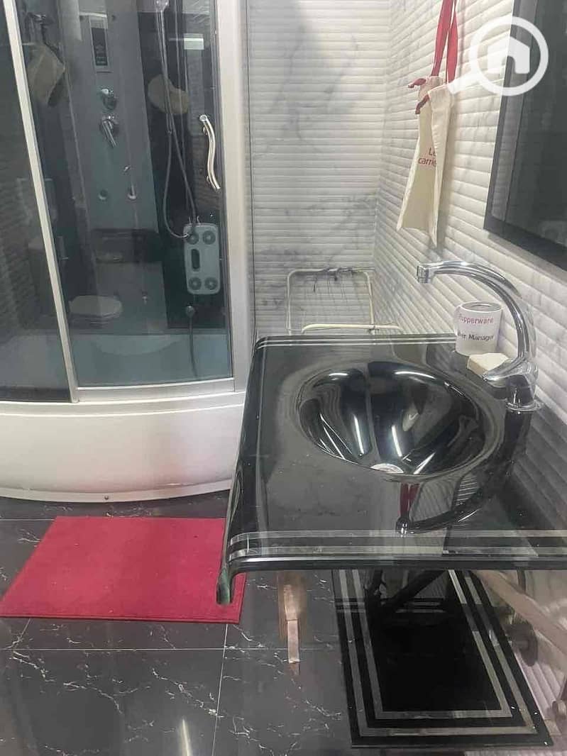 12 b3b9d528-7054-4485-8ab0-5f3567002c96. jpg