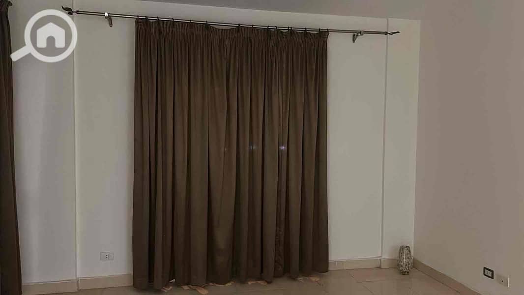 10 e7ffae4c-0930-4ac9-bbe7-35de413783f2. jpg