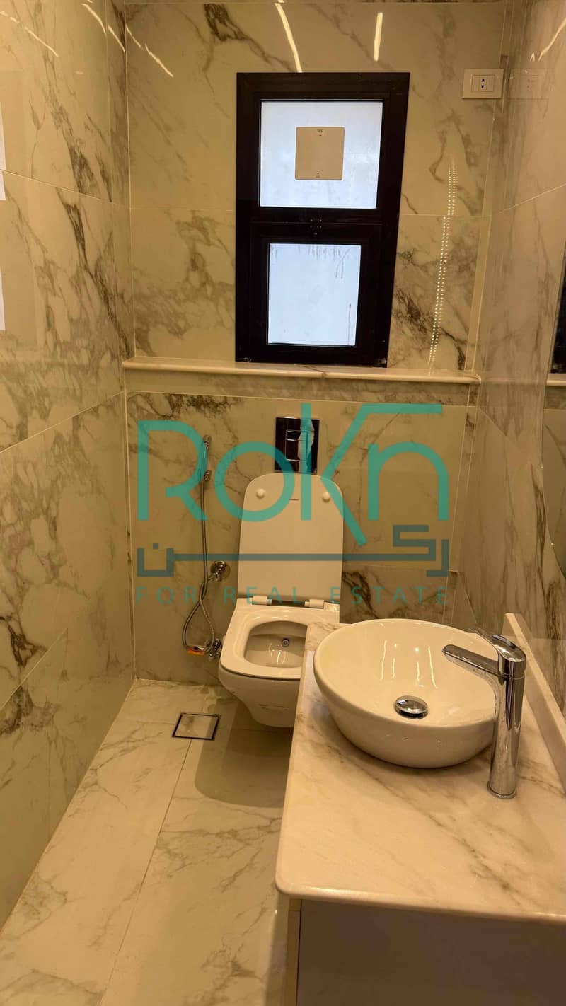 5 c53ed083-f528-4ab9-8756-be350ad381e4. jpg