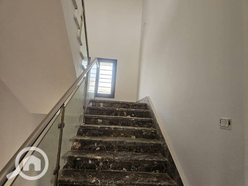 3 a5d79b59-5102-4de5-9f52-d5cfa694dd6d. jpg