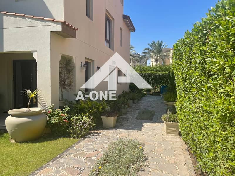 2 0e97c578-3d7f-4a4f-945f-04a76b49894d. jpg