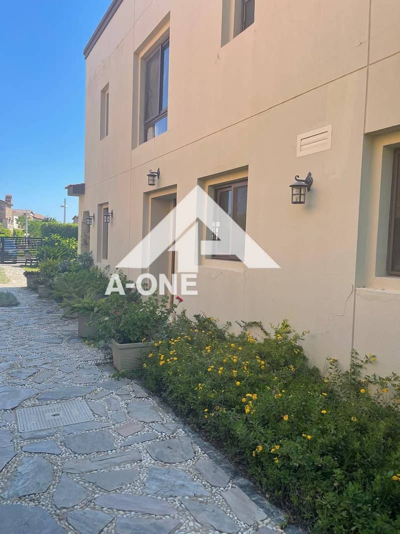 10 4fe359bf-e7f8-444e-9343-aa51ac0a3f45. jpg