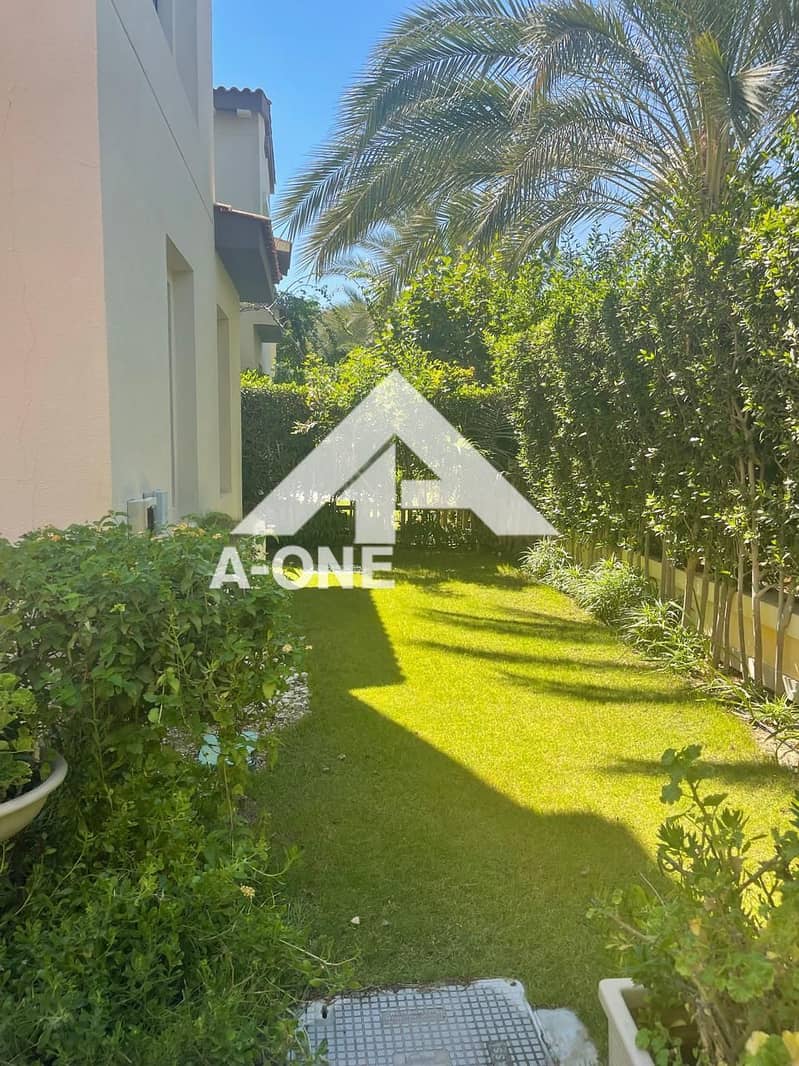 11 c260538d-4fd5-41a8-b787-a0ccf746de36. jpg