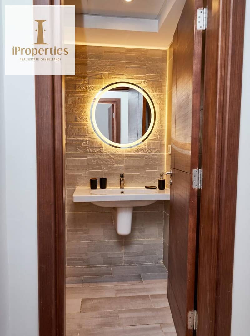 4 86e05980-a530-45e0-a73f-0174c875933f. jpeg