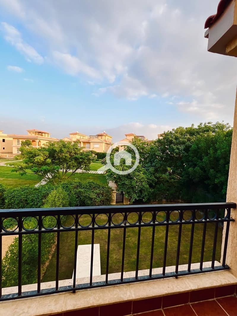 4 4fd8d8e5-52f1-4f4e-aa6f-a36f994e5ec1. jpg