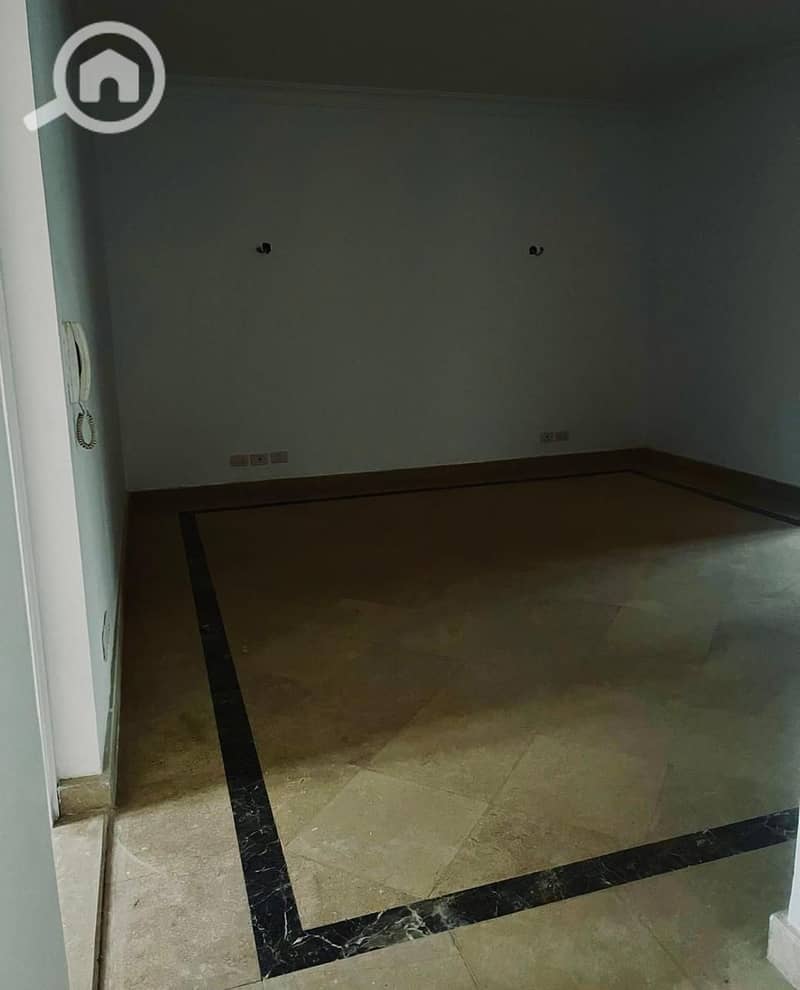 8 9f70bd22-4586-4d73-b06b-46c3c0ec5188. jpg