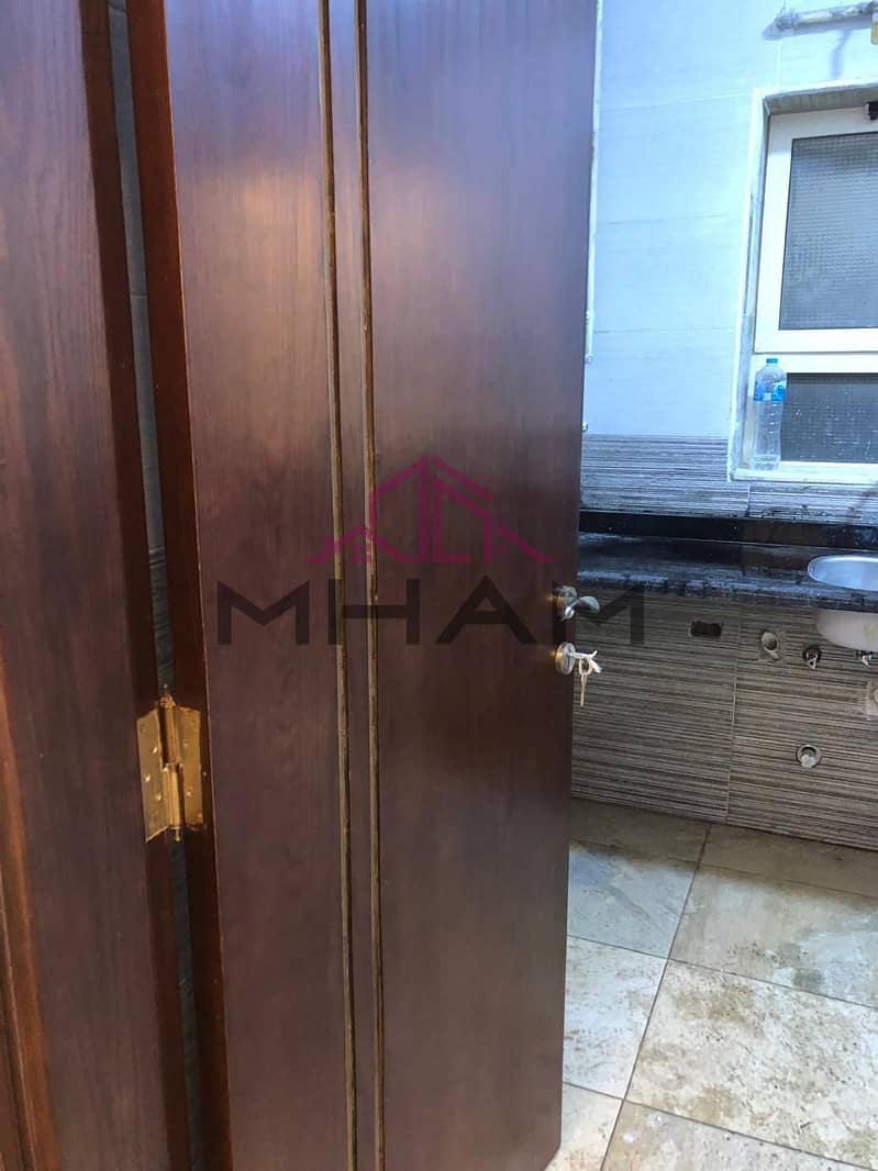 3 photo_5825878019405449988_y. jpg