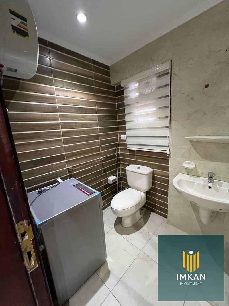 10 b8a73037-5576-4fa2-aa07-8fc0467a2439. jpg