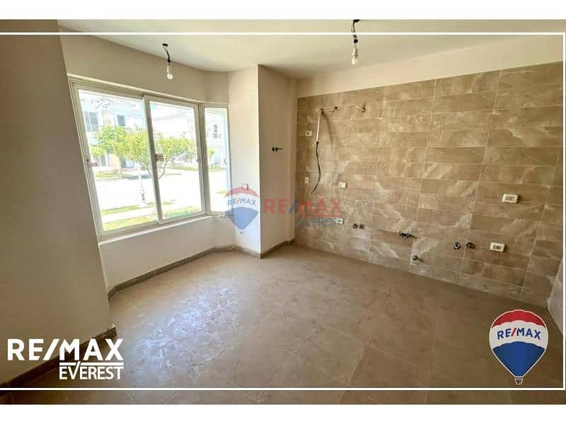 8 6feed374-c1ec-4eab-b652-427e6c19b238. jpg