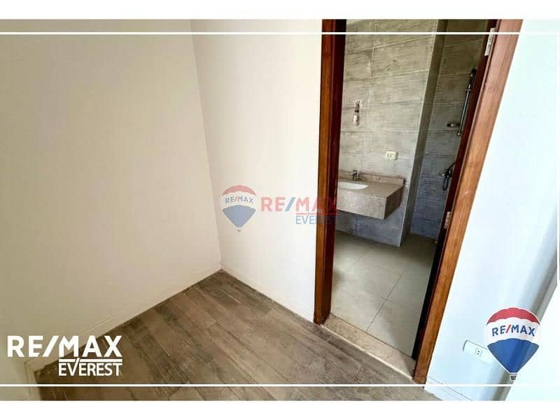 12 a5032240-7c7f-4bb0-8ab4-4031ffb2b984. jpg