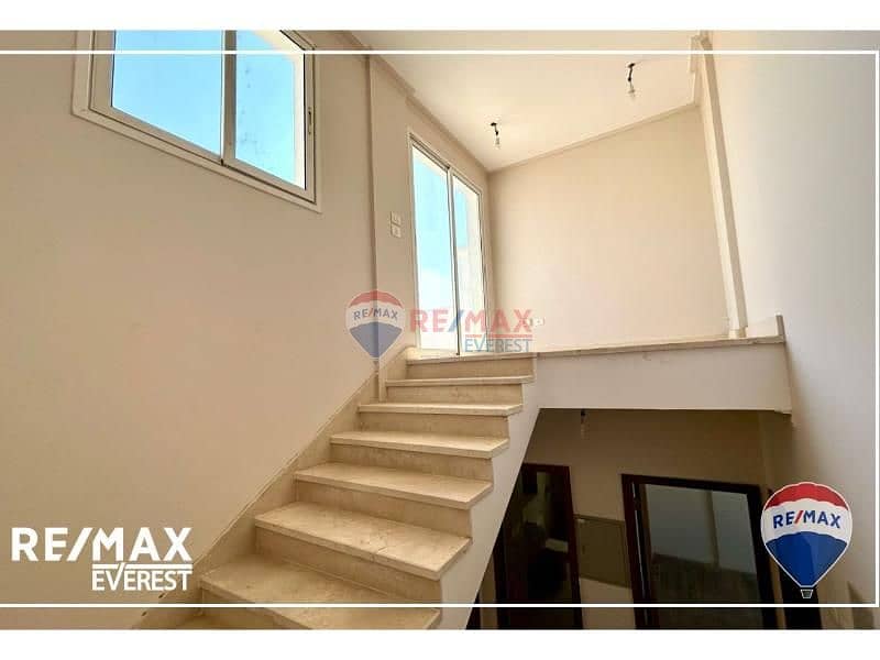 13 b9a1cbbf-9469-4ba3-818c-75f23915f077. jpg