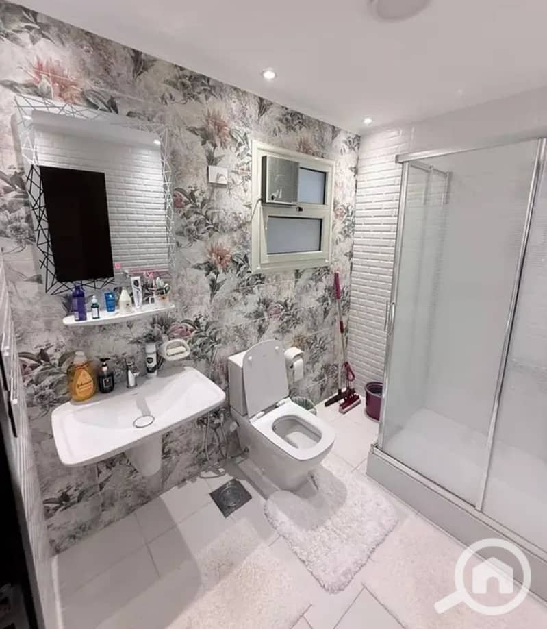 5 2ed8247b-d2e2-44cc-a1a1-e0f8d8ac666b. jpeg