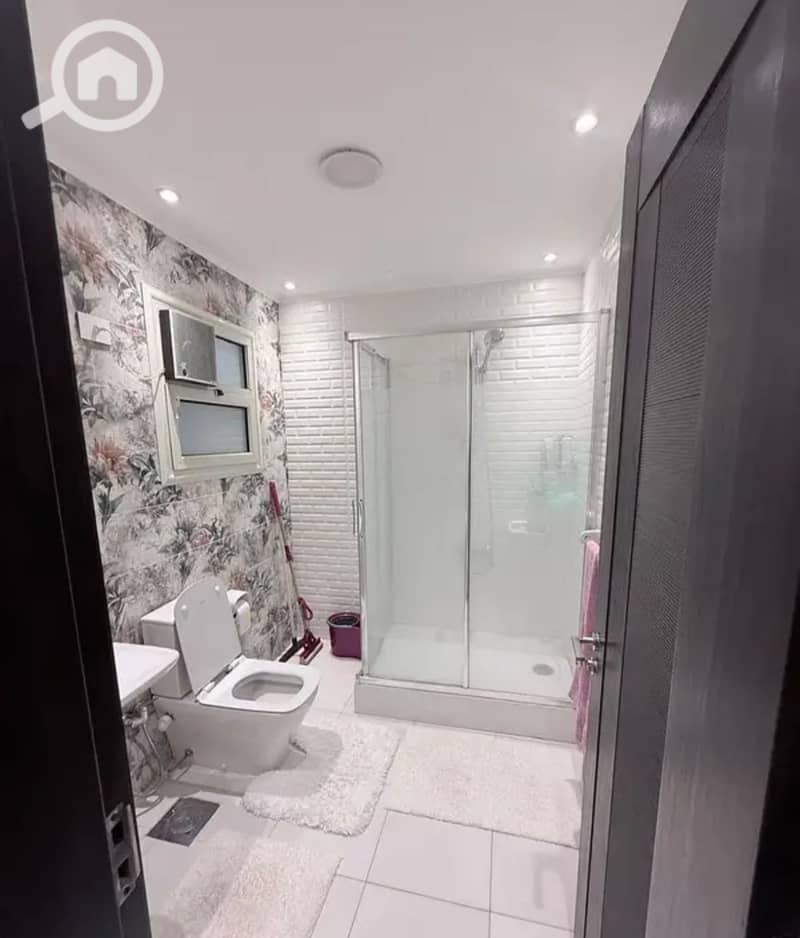 8 b2d8f6e6-bc17-4c3d-9377-e3019e36d85b. jpeg