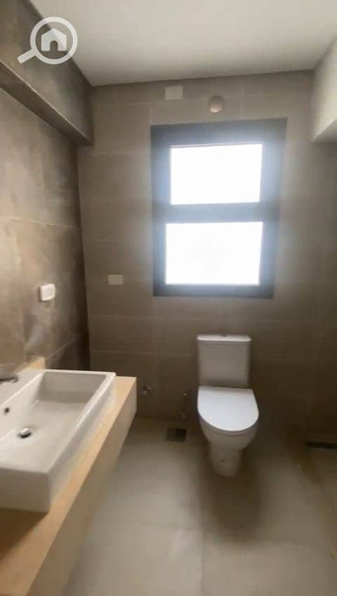 4 aad055ae-a042-48f7-bacc-5b35831c9451. jpg