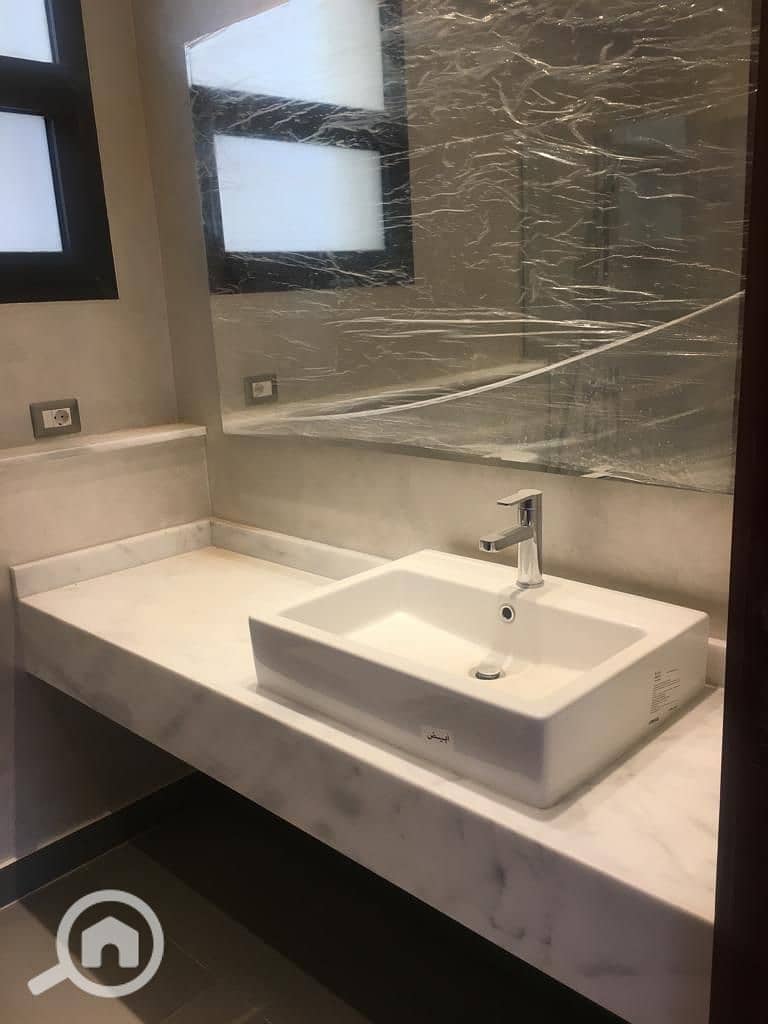 5 ce474622-7631-4eb9-8e58-25aa69322f5c. jpg