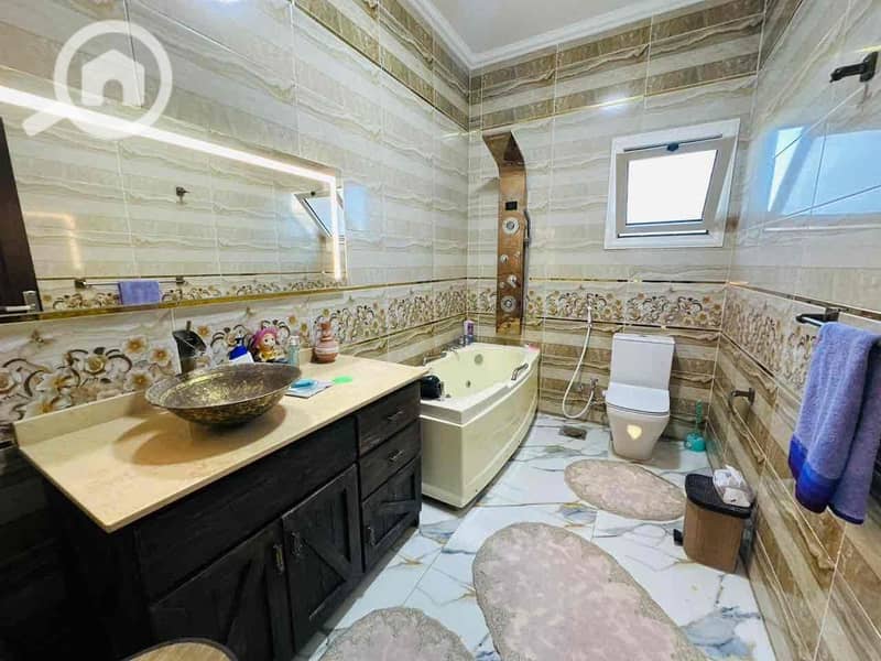 8 3c518910-5ee5-4004-8861-d98e6e44d363. jpg