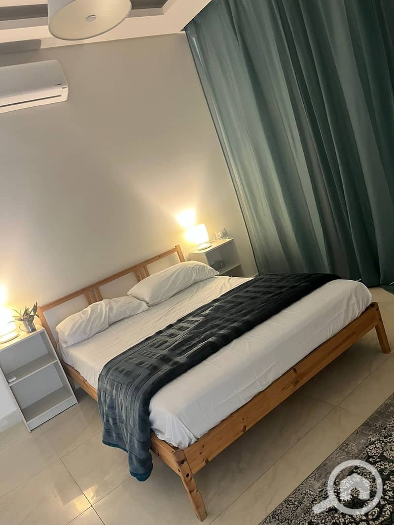 5 7f87e7df-d24f-42c2-a0ef-7a53d3ac5d59. jpeg