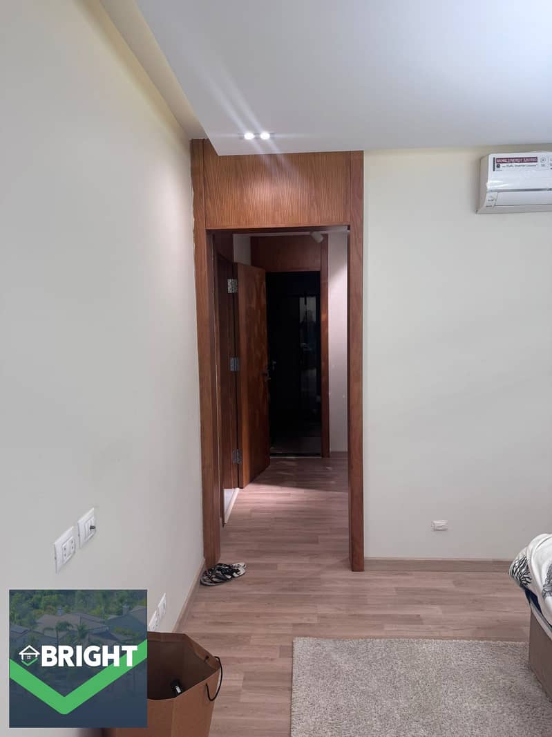 10 f524db01-d34f-47c2-a94e-ca711b1517c3. jpg