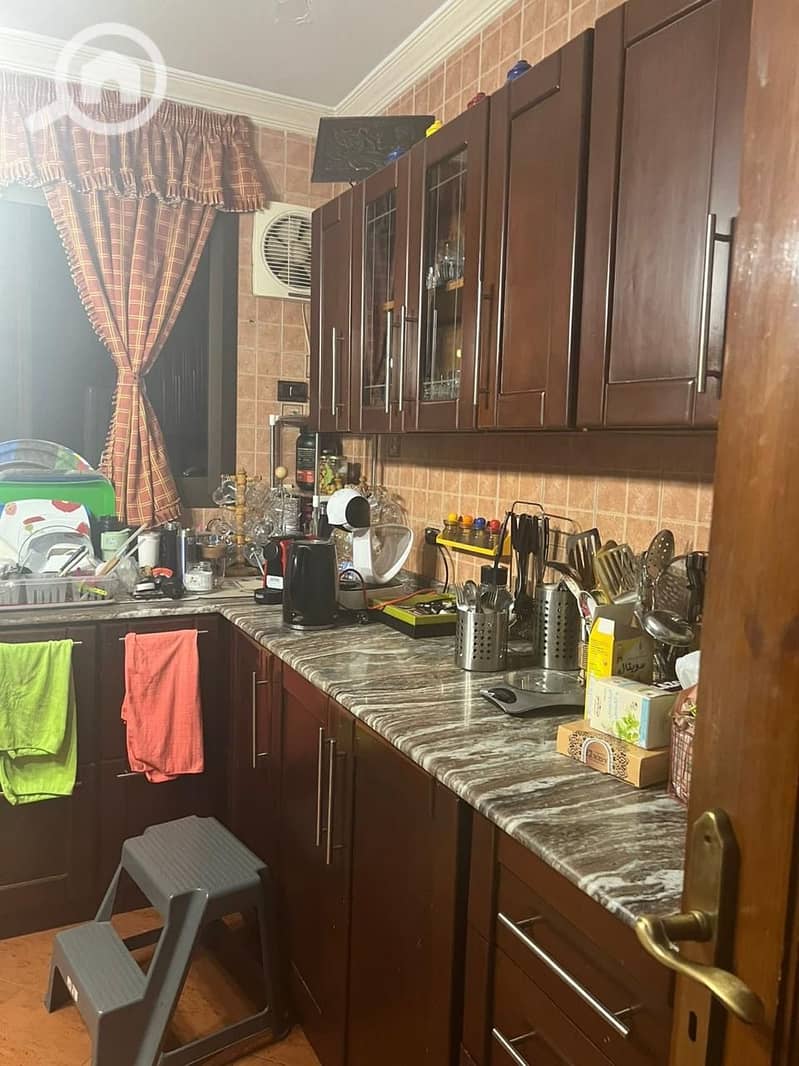 7 e8972cd8-d0bc-4b7d-b7b5-7888a1c154d1. jpeg