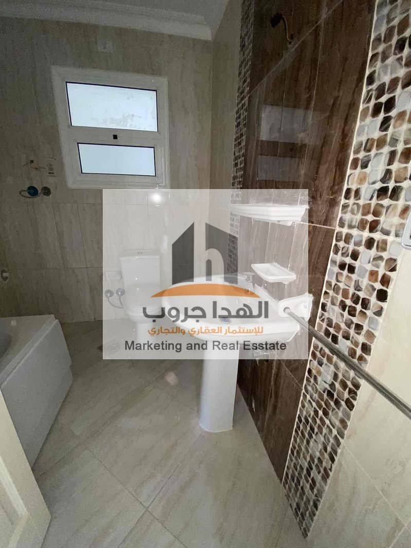 4 4a0607cc-8b12-42e5-a66f-9dd8f1f03ef1. jpg