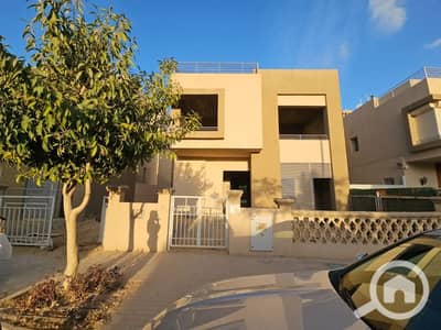 6 Bedroom Villa for Sale in 6th of October, Giza - FB_IMG_1751471979550. jpg