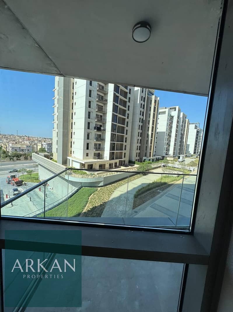 10 b5f535ac-af89-43ff-b308-9234bf0d64ff. jpg