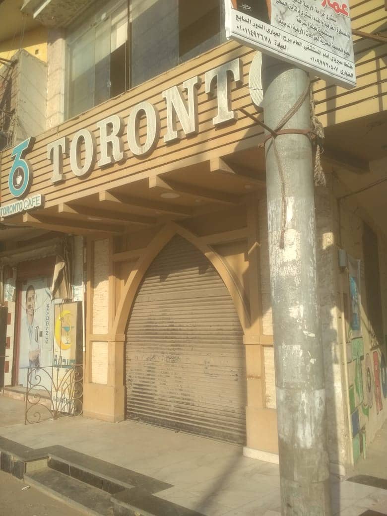 محل أرضى بميزان بسلم داخلى بسبرياى على الطريق مباشرة