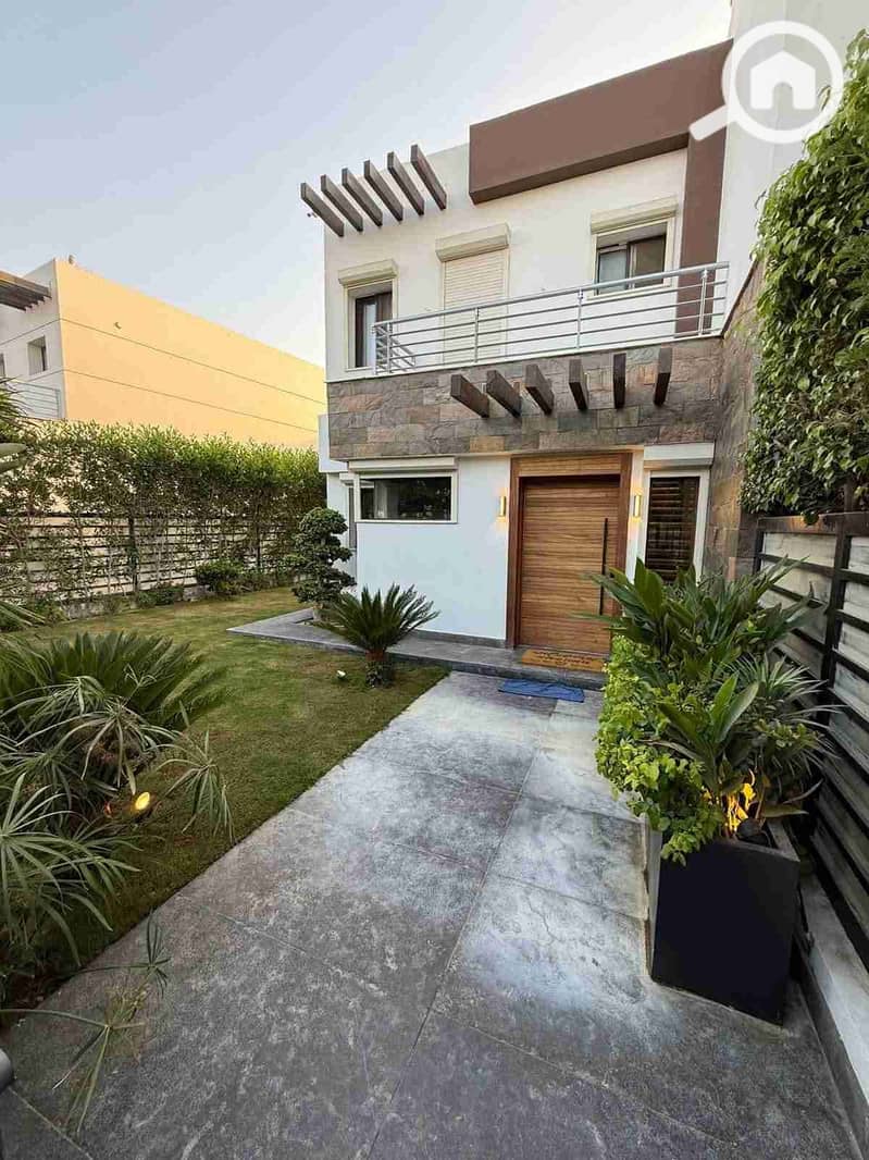 1000604243. jpg 1000604243. jpg