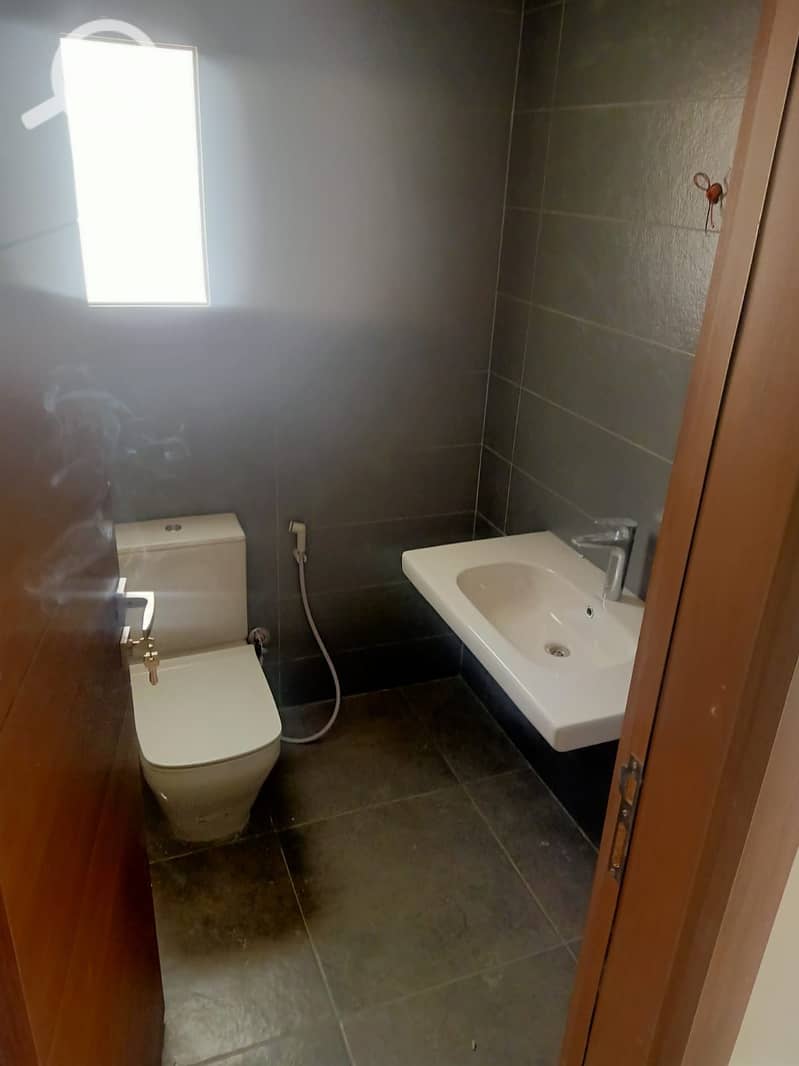 8 4fdca4c5-c12b-4e6a-bf64-f82883aed7c0. jpeg