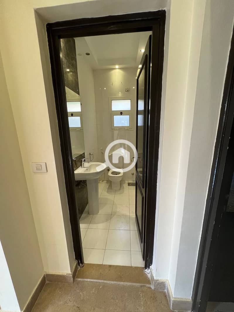 10 02fc0f56-868f-4c13-b561-ee1aeca18546. jpg