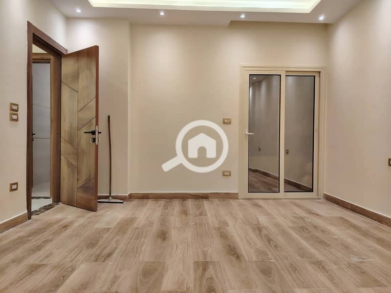 6 WhatsApp Image 2025-11-19 at 10.38. 10_9d983449. jpg