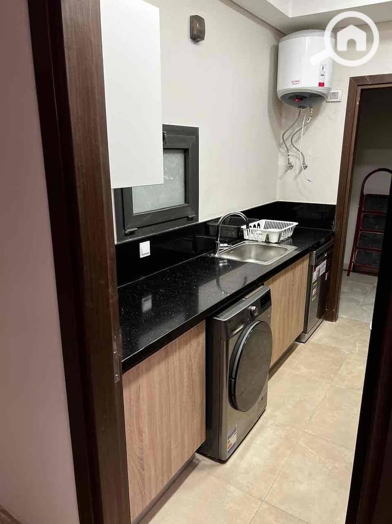 9 8c6ef585-b49f-452f-953b-ef69fc0b8f06. jpg