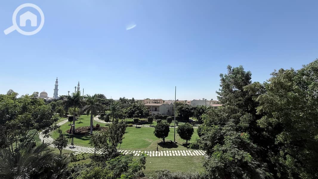 4 fff9e2a8-afba-4406-8902-ff99e272a074. jpg