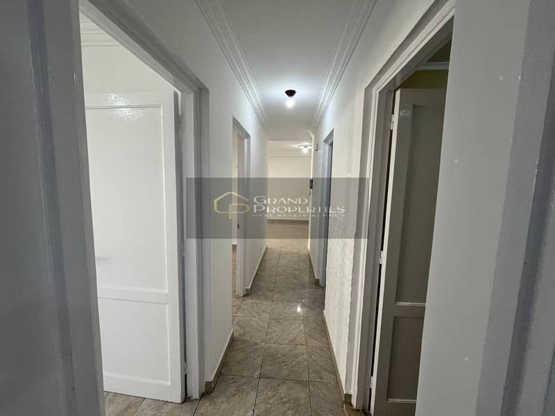 7 f986de2d-f9b0-437e-9467-a9a60462ed1a. jpg