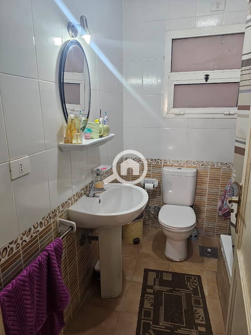 8 889d1449-1a02-4def-9a73-35948824e5fa. jpg