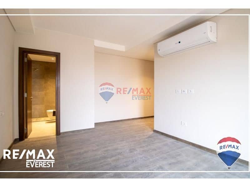 6 2ee384e3-f5d0-47b4-9b3d-7d35ca5ccc29. jpg