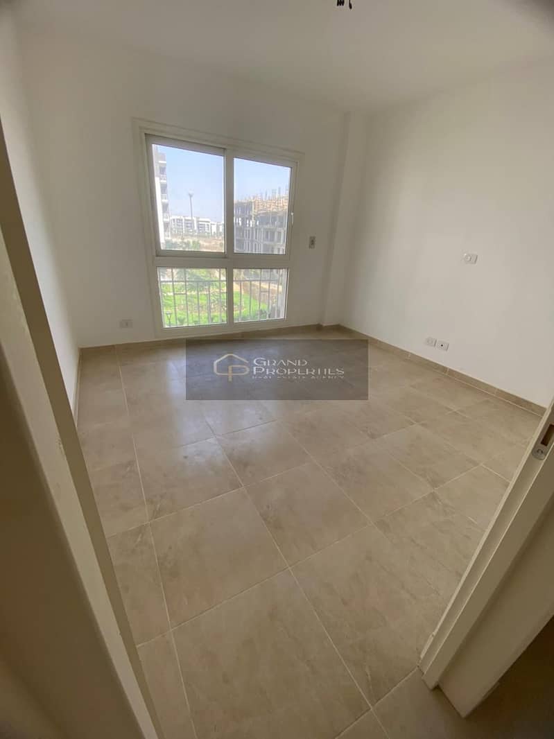 4 0321dc5d-d8b4-4677-8c8f-7a310ebadc3a. jpg