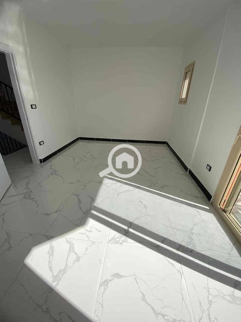 8 5839509d-b3e3-477f-84e8-138275a75223. jpg