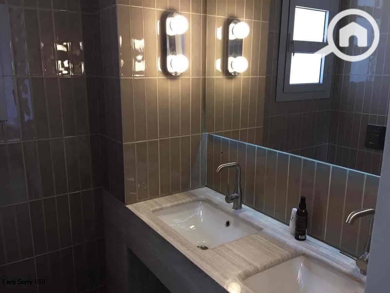 4 d3e45379-ce39-41ff-a3b4-d6fd3b3a2d18. jpg