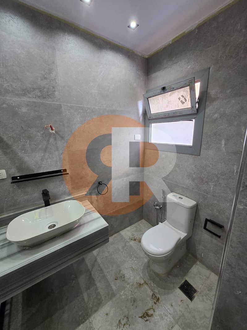 9 WhatsApp Image 2025-10-19 at 14.16. 08_3c0eafd4. jpg