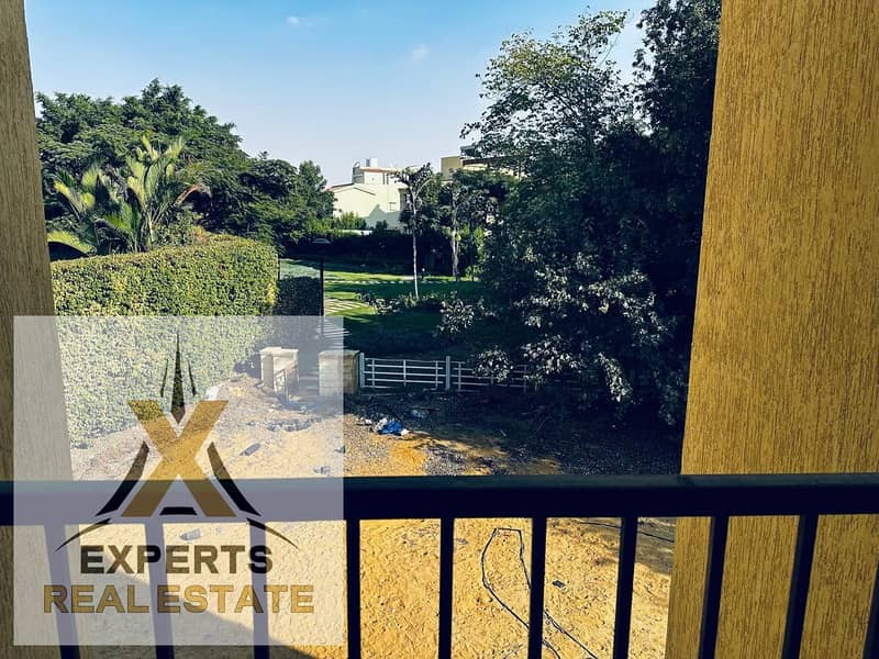 12 ecf501d0-ec3e-4c49-b983-f84c0258c415. jpg