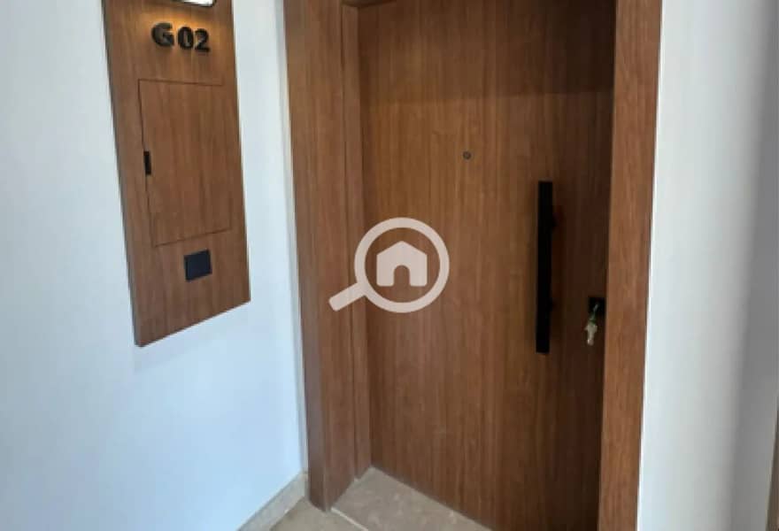 13 8112317-fea09o. jpg